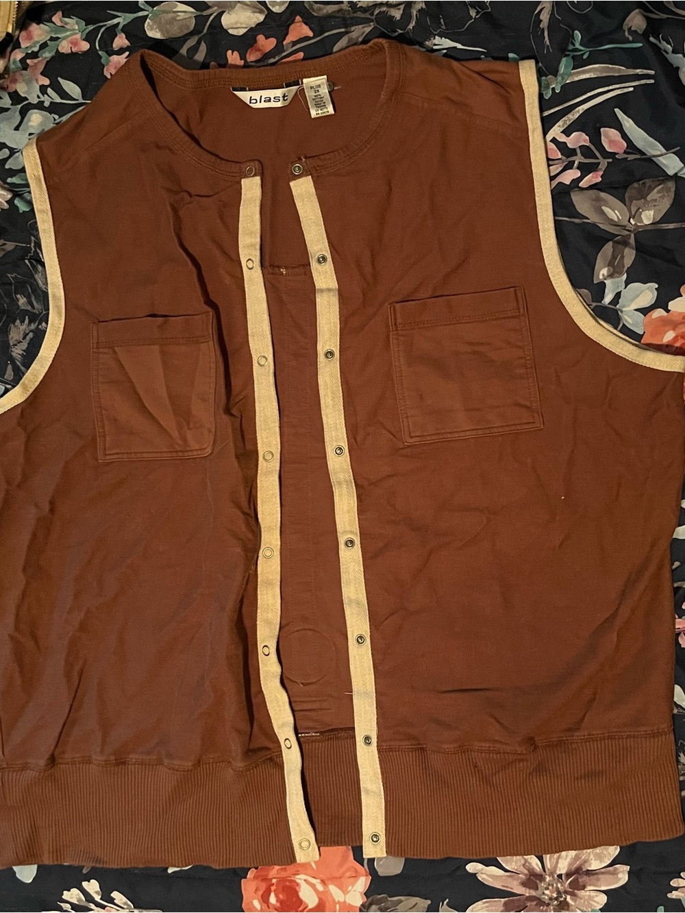 Brown Sleeveless Snap-Front Tank with Contrast Trim